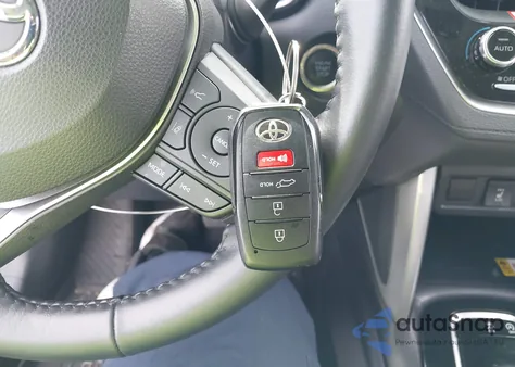 2022 Toyota Corolla Cross Xle z USA, uszkodzony, nr VIN 7MUDAAAG2NV020731